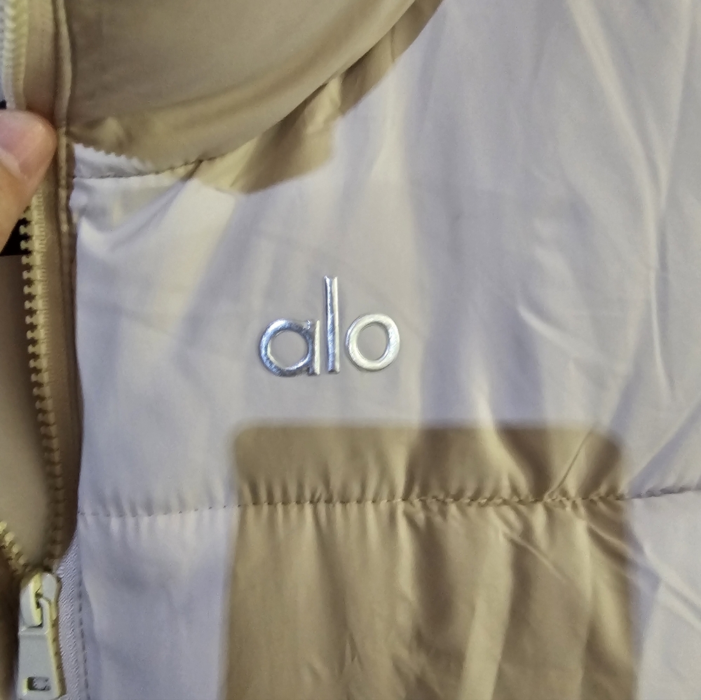 ALO Yoga Cream Puffer Vest - Picture 3 of 5